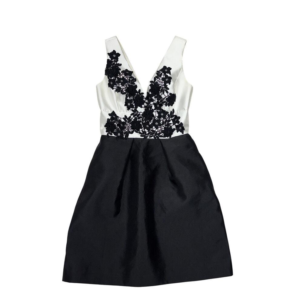 Vera Wang Dress 2 White Black Floral Lace A-Line Applique V-Neck Homecoming